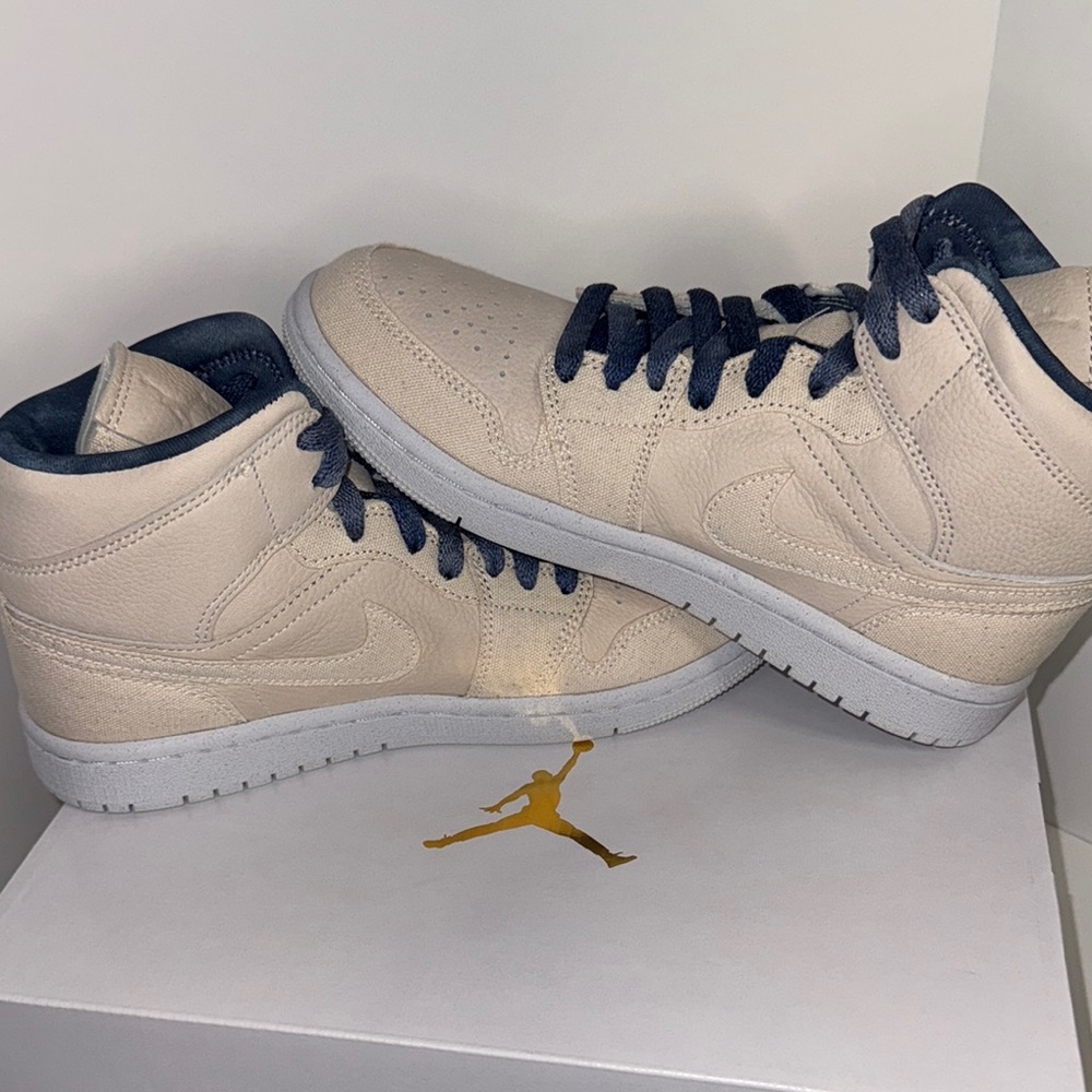 Air Jordan 1 Mid SE